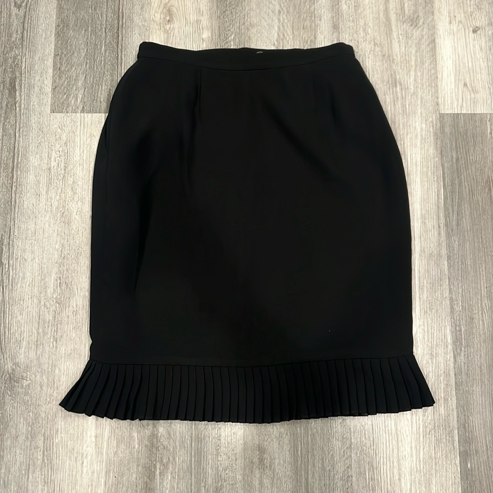 Le Suit Collection pleated skirt, EUC